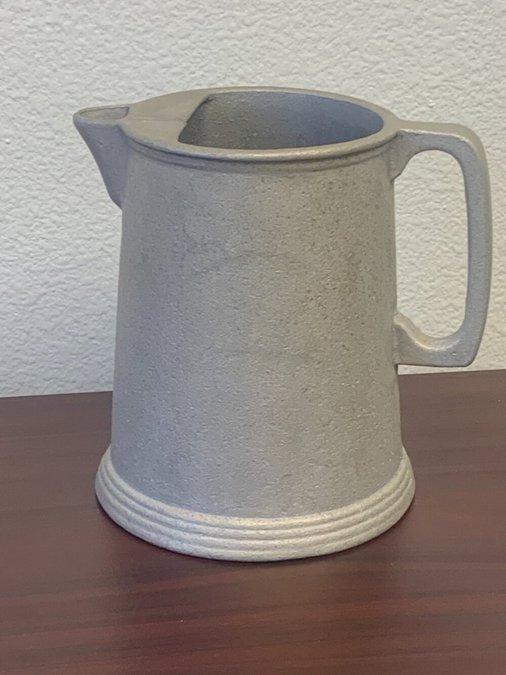 BARWARE - Vintage Wilton Armetale 7.5 Pewter Water tavern Pitcher w/ lip break